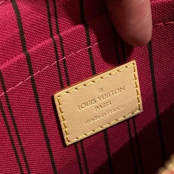 Pouch❤️sold on Ig❤️ - Picture 7 of 9